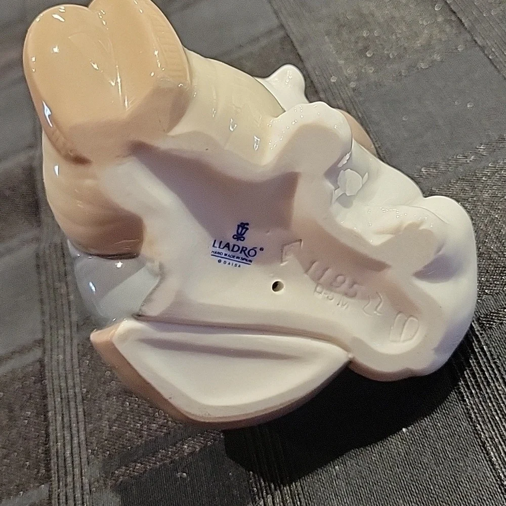 Lladro Eskimo child w Polar Bear - Picture 5 of 7